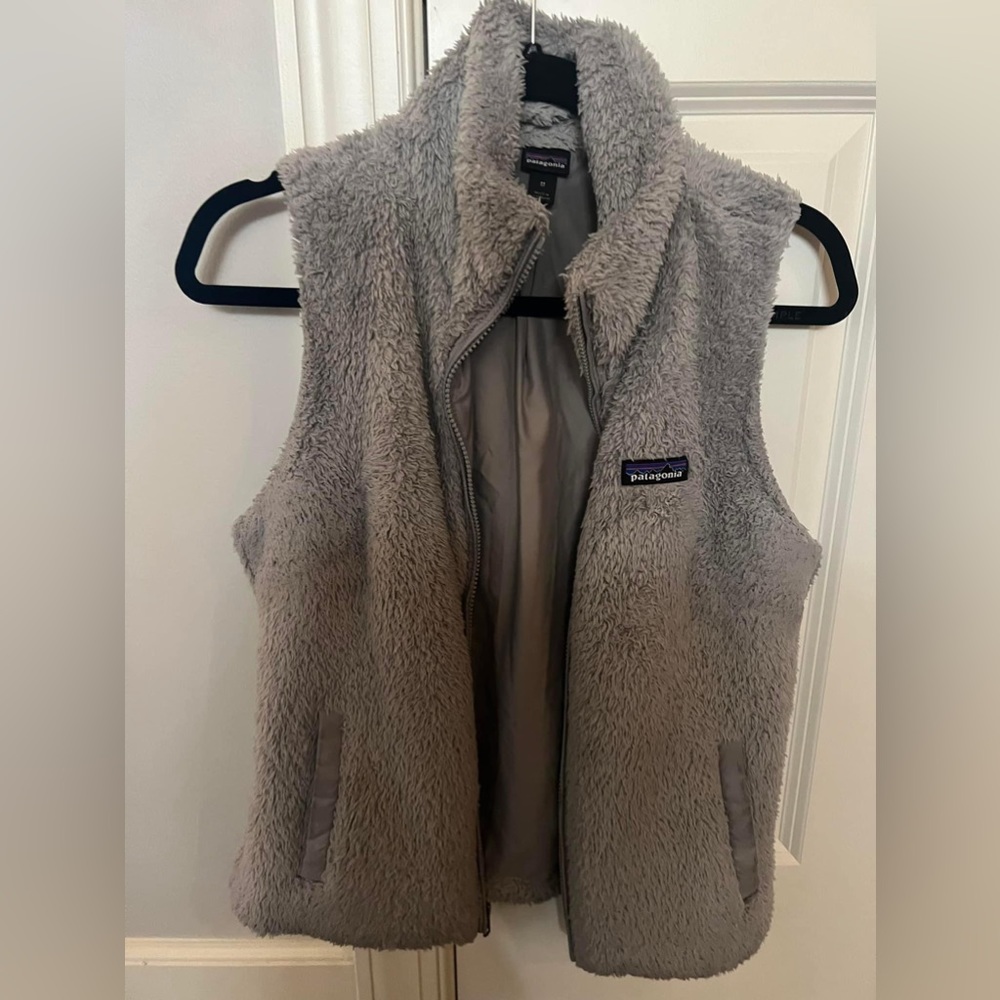 Patagonia Womens Los Gatos Fleece Vest- gray
Size M. Worn a few times- like new